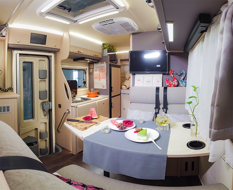 柴油四驅(qū)房車，這款還有超大床