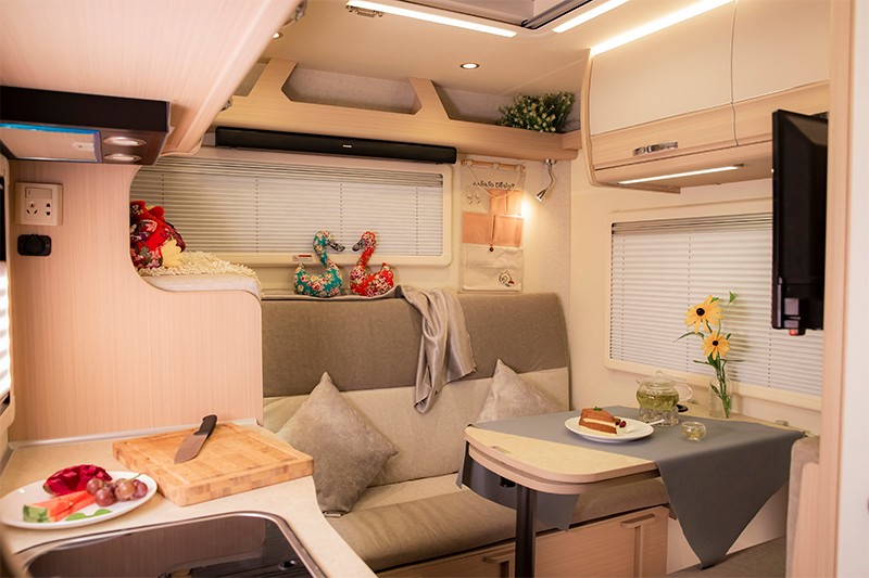 柴油四驅(qū)房車，這款還有超大床