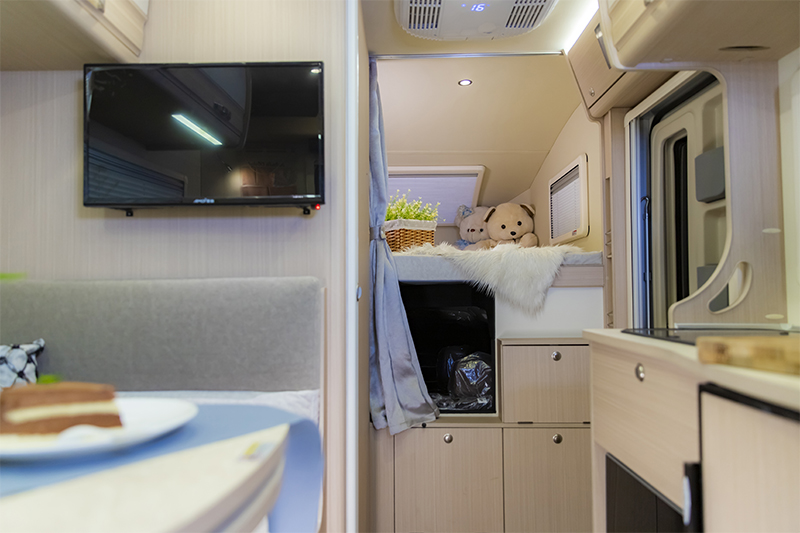 柴油四驅(qū)房車，這款還有超大床