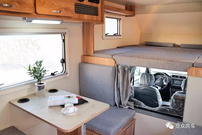 這么大的床,房車(chē)上少見(jiàn),趕緊選 這么大的床,房車(chē)上少見(jiàn),趕緊選