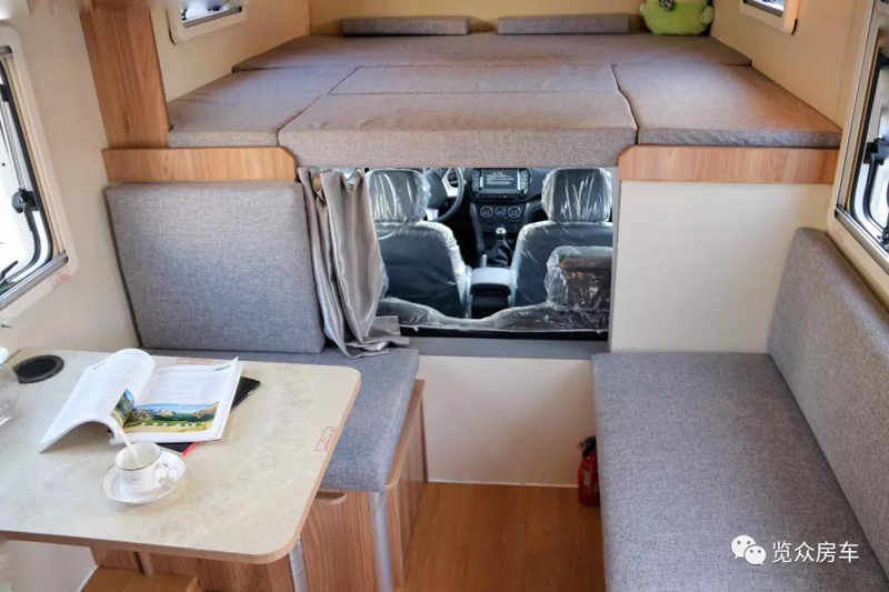 這么大的床,房車(chē)上少見(jiàn),趕緊選 這么大的床,房車(chē)上少見(jiàn),趕緊選