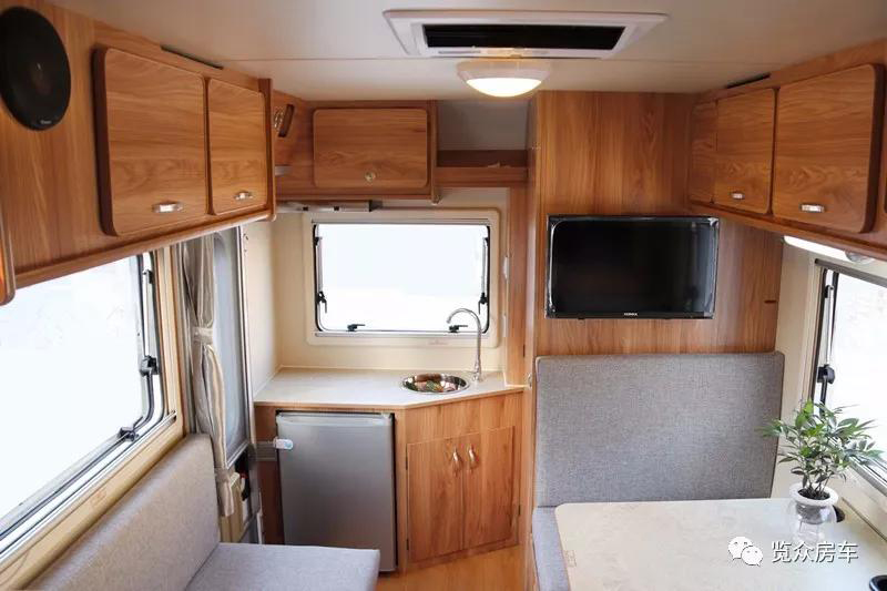 這么大的床,房車(chē)上少見(jiàn),趕緊選 這么大的床,房車(chē)上少見(jiàn),趕緊選