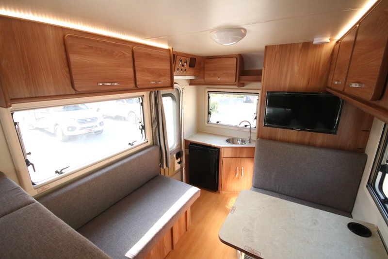 選這輛房車，只為更多山花爛漫