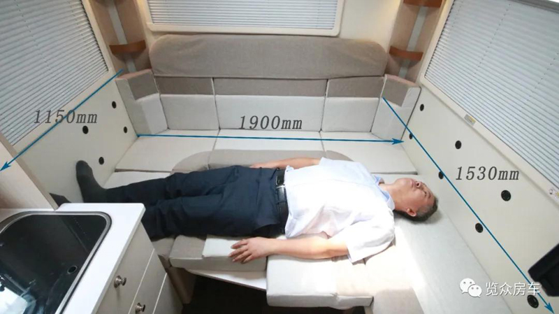 這款房車的客廳真給力 這款房車的客廳真給力