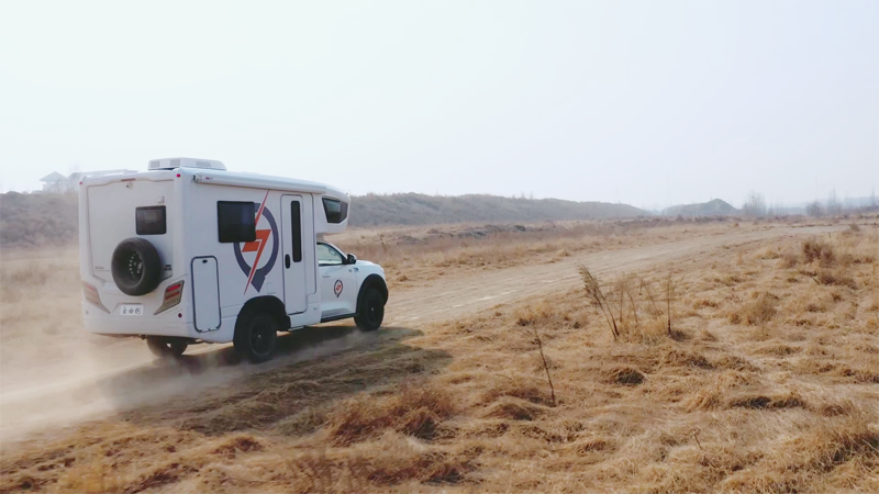 極致動(dòng)力、四驅(qū)越野,樣樣都強(qiáng),就是這款房車 極致動(dòng)力、四驅(qū)越野,樣樣都強(qiáng),就是這款房車