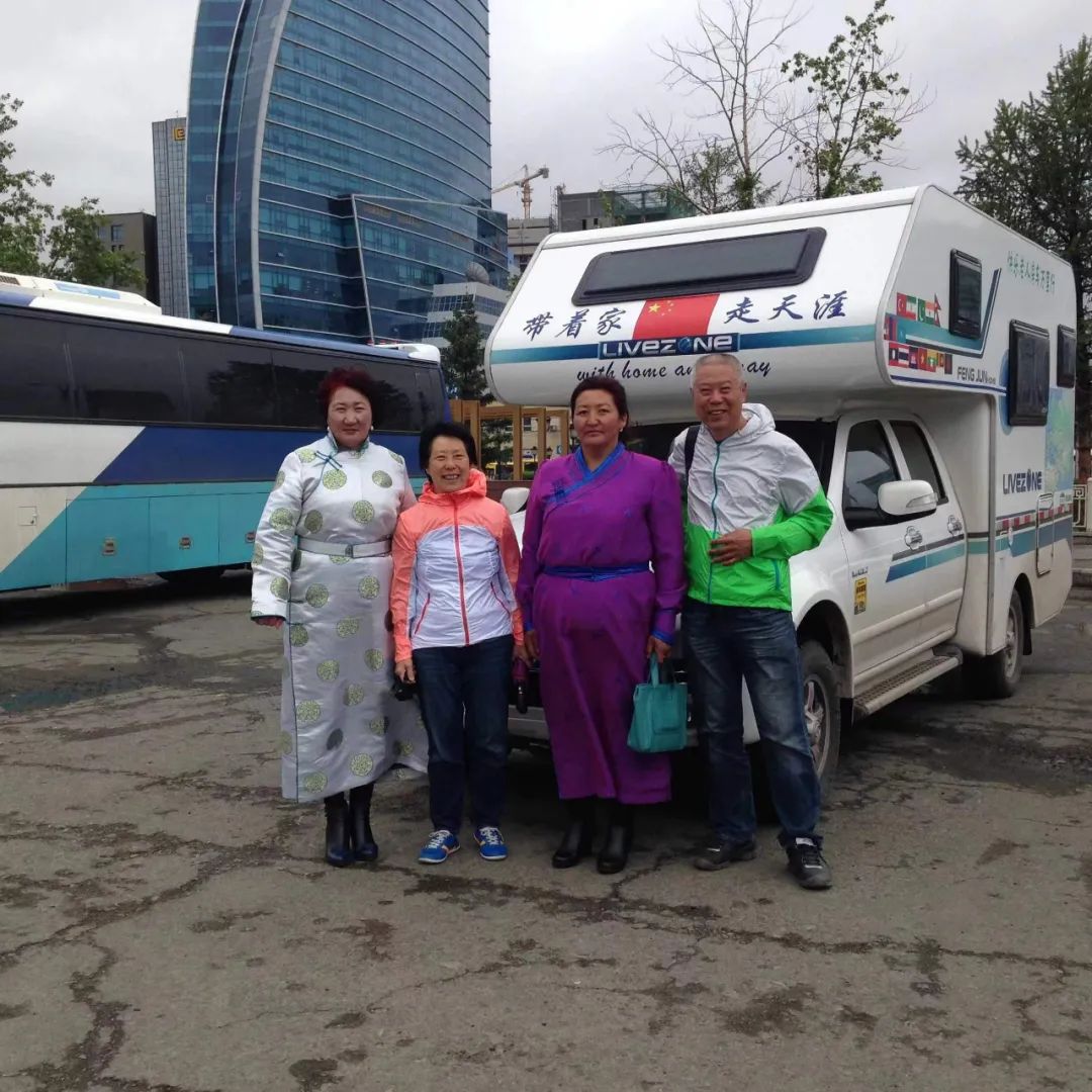 七旬老人開房車帶老伴游世界l中國房車圈最早的“網紅達人” 七旬老人開房車帶老伴游世界l中國房車圈最早的“網紅達人”